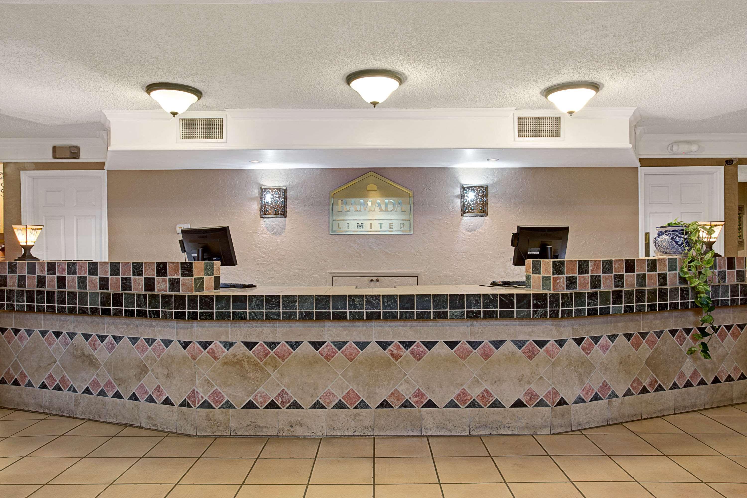 Days Inn By Wyndham Tucson City Center Zewnętrze zdjęcie