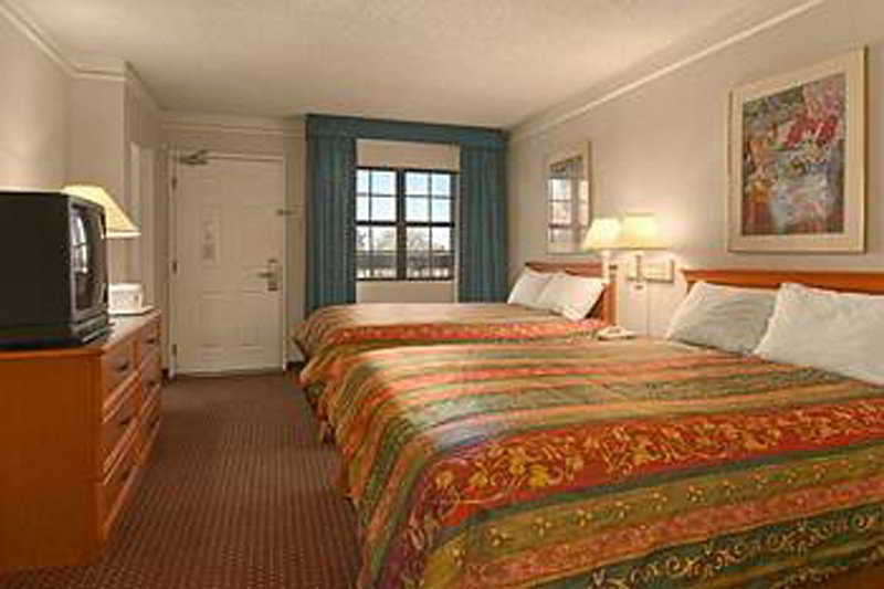 Days Inn By Wyndham Tucson City Center Zewnętrze zdjęcie