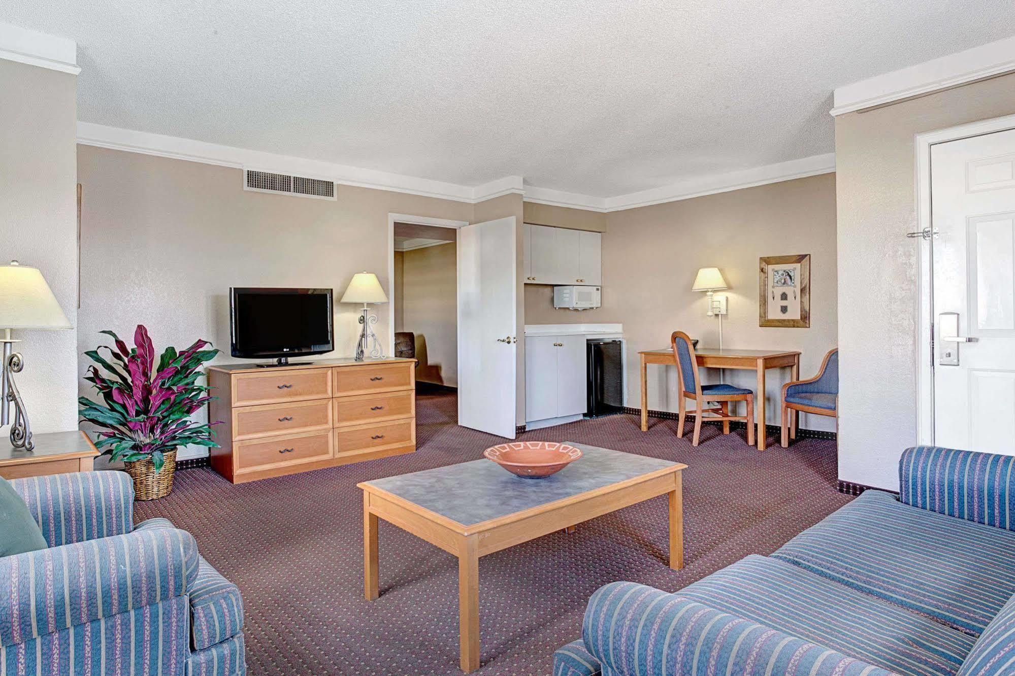 Days Inn By Wyndham Tucson City Center Zewnętrze zdjęcie